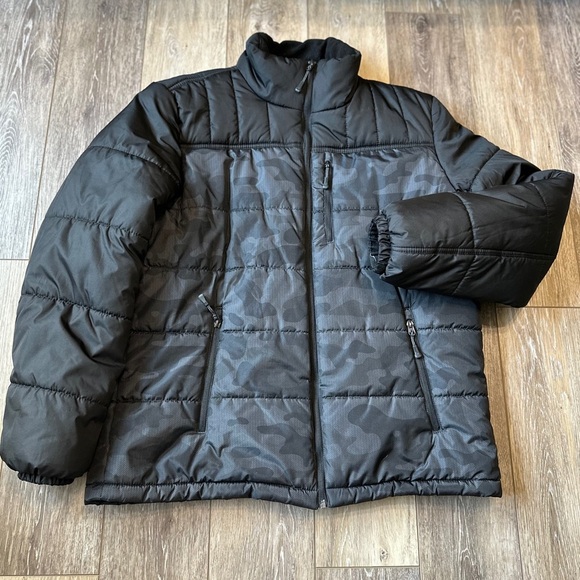 🖤 NWOT. Men gray/black camouflage puff jacket Size large excellent condition. - Picture 1 of 8